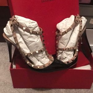 Valentino rockstud Black and beige